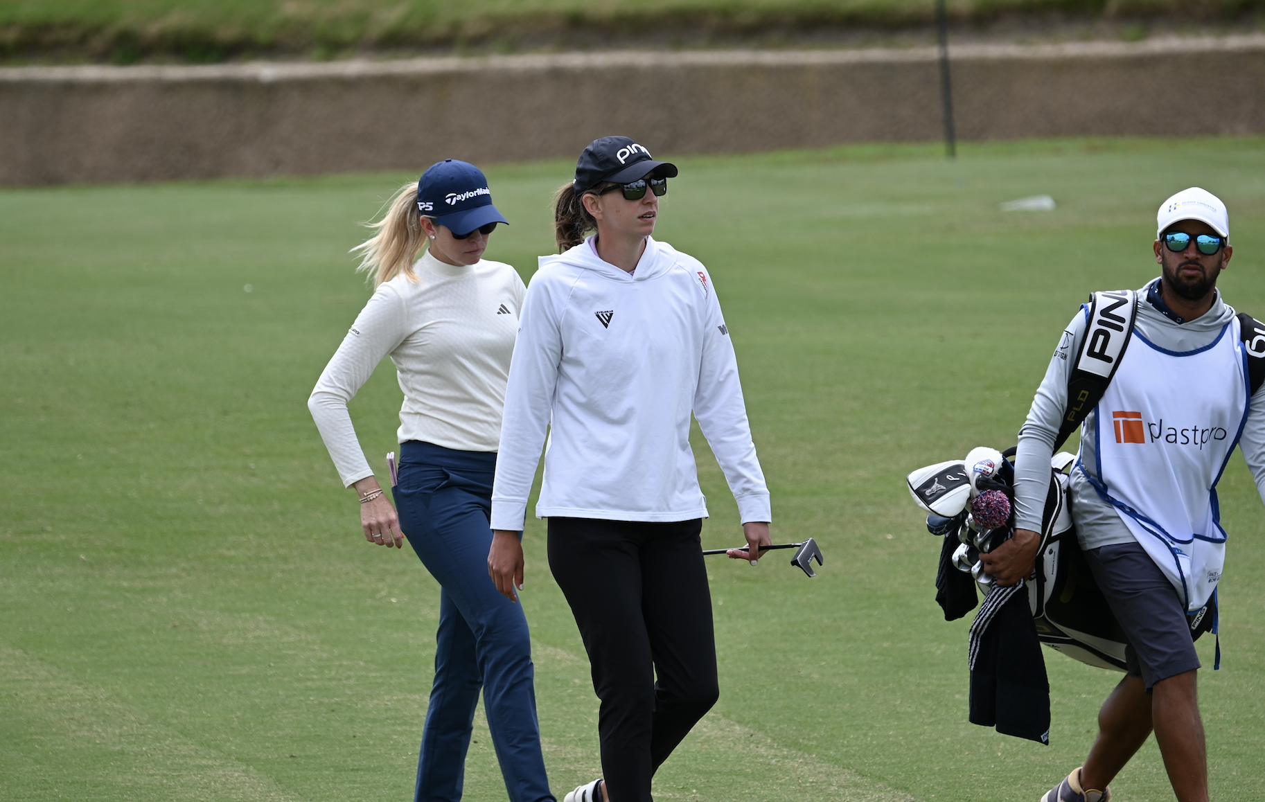 Szokol, Lee Shoot -8, Take Round One Lead
